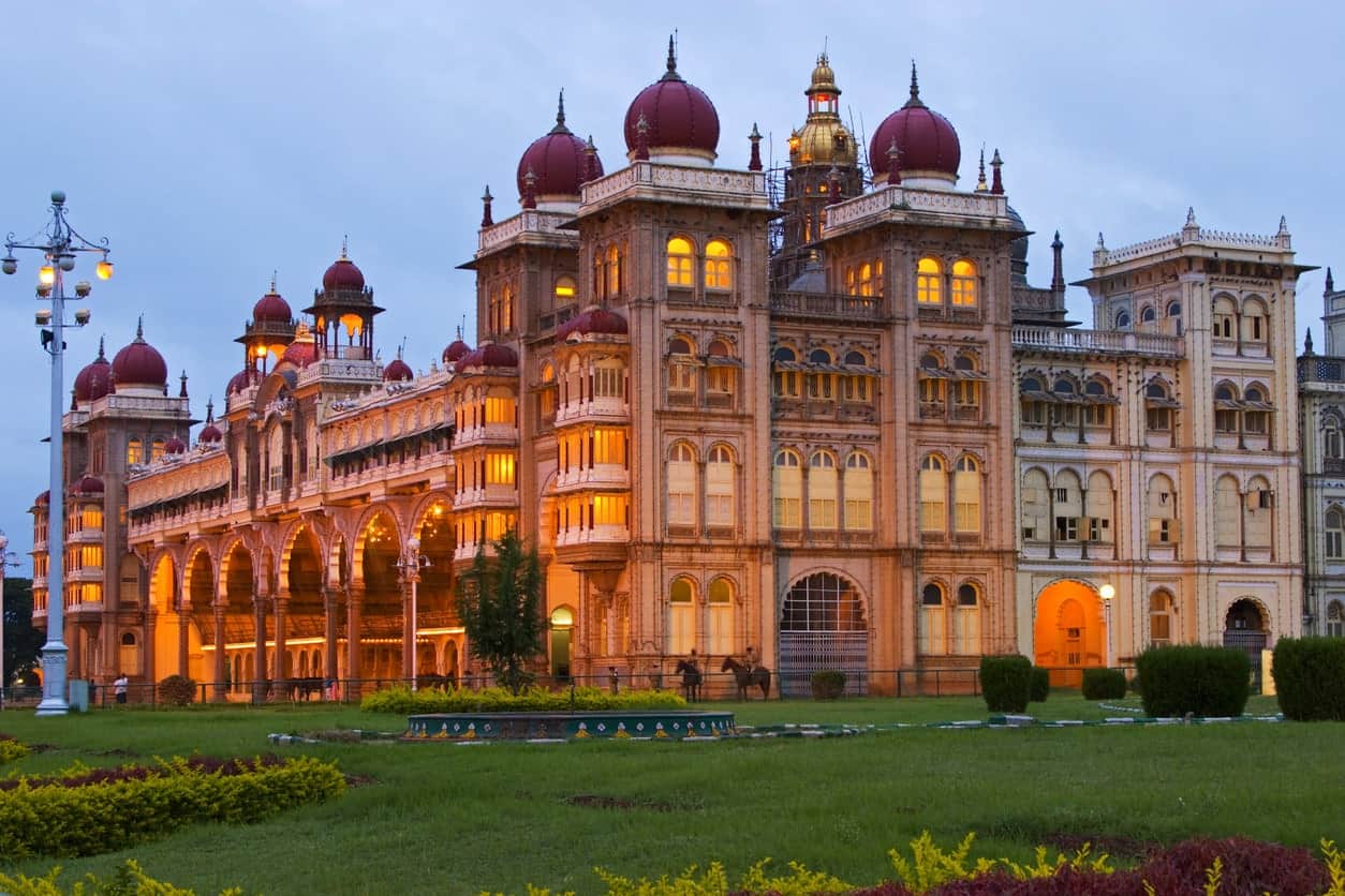印度的迈索尔宫。