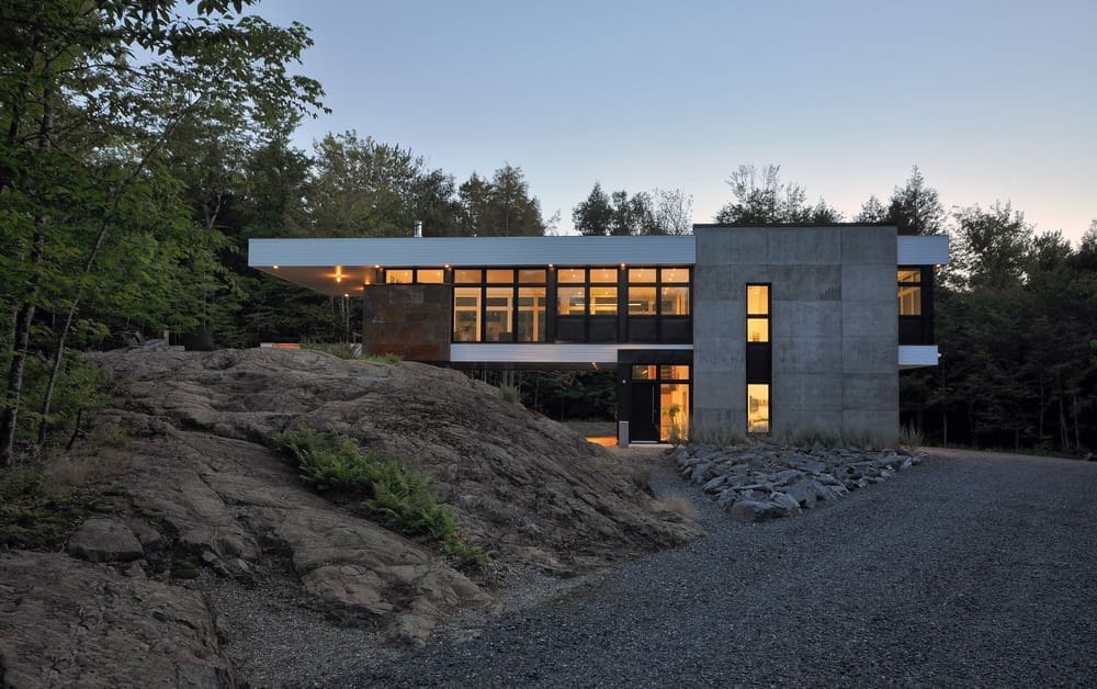 非常酷的房子，名为“岩石上的避难所”，由ESPACE Vital Architecture设计