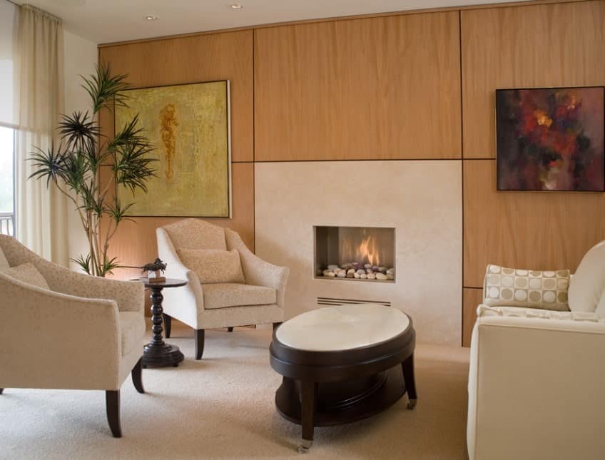 这是让你的客厅在冬天变得舒适的经典方法。全白色的主题让我们想起冬天的温暖。纯粹的幸福!