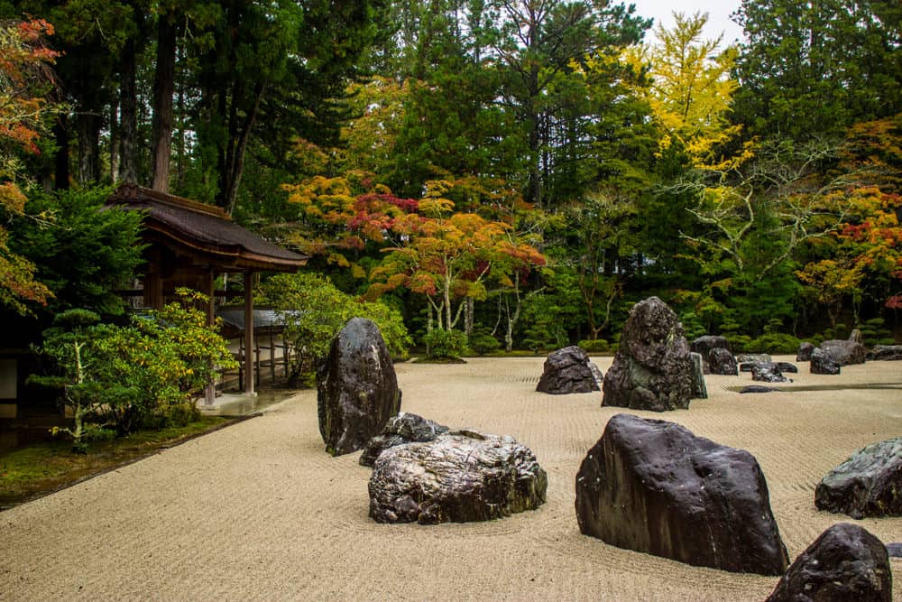 高野山寺庙里的禅宗花园。世界遗产。日本和歌山
