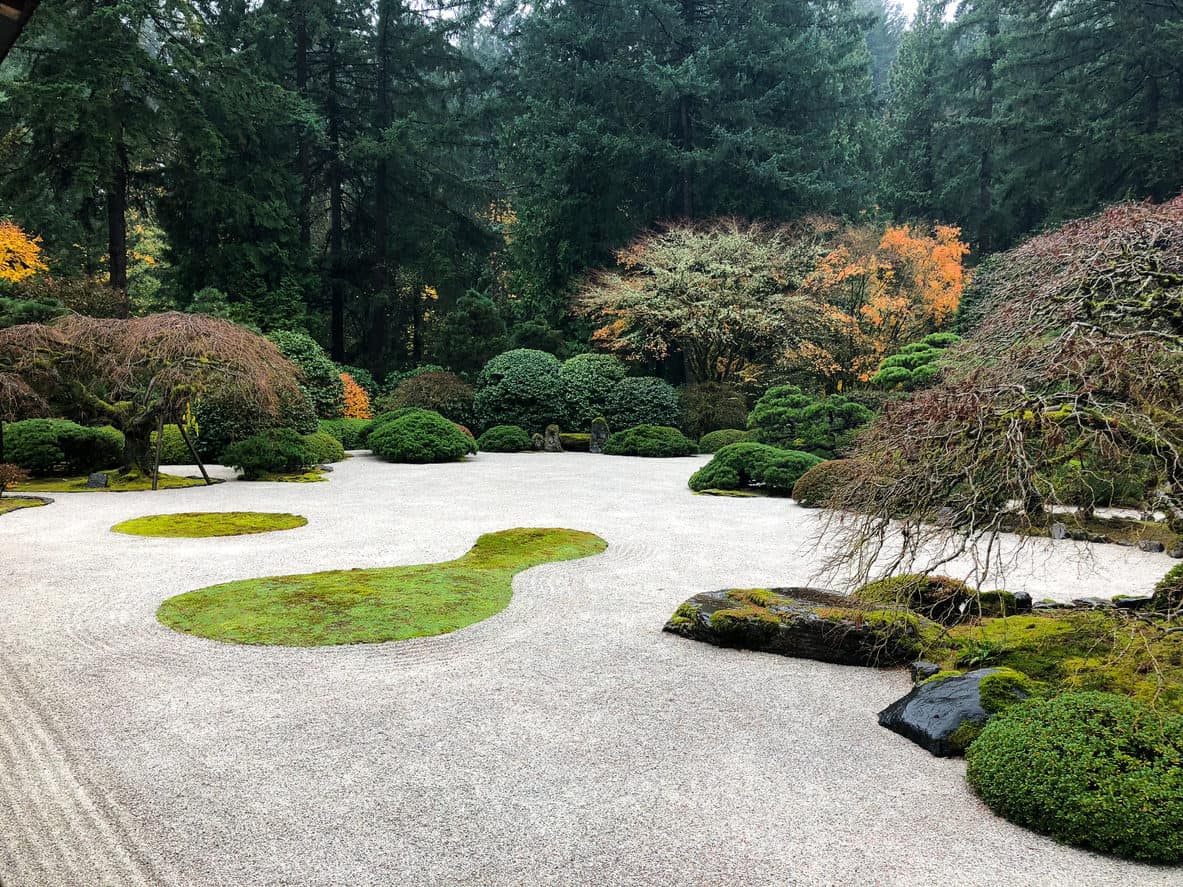 俄勒冈州波特兰市日本茶园的禅宗岩石花园。