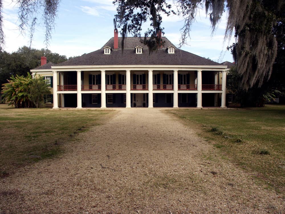 1787年建于路易斯安那州的德斯特雷汉种植园是法国殖民风格房屋的一个很好的例子