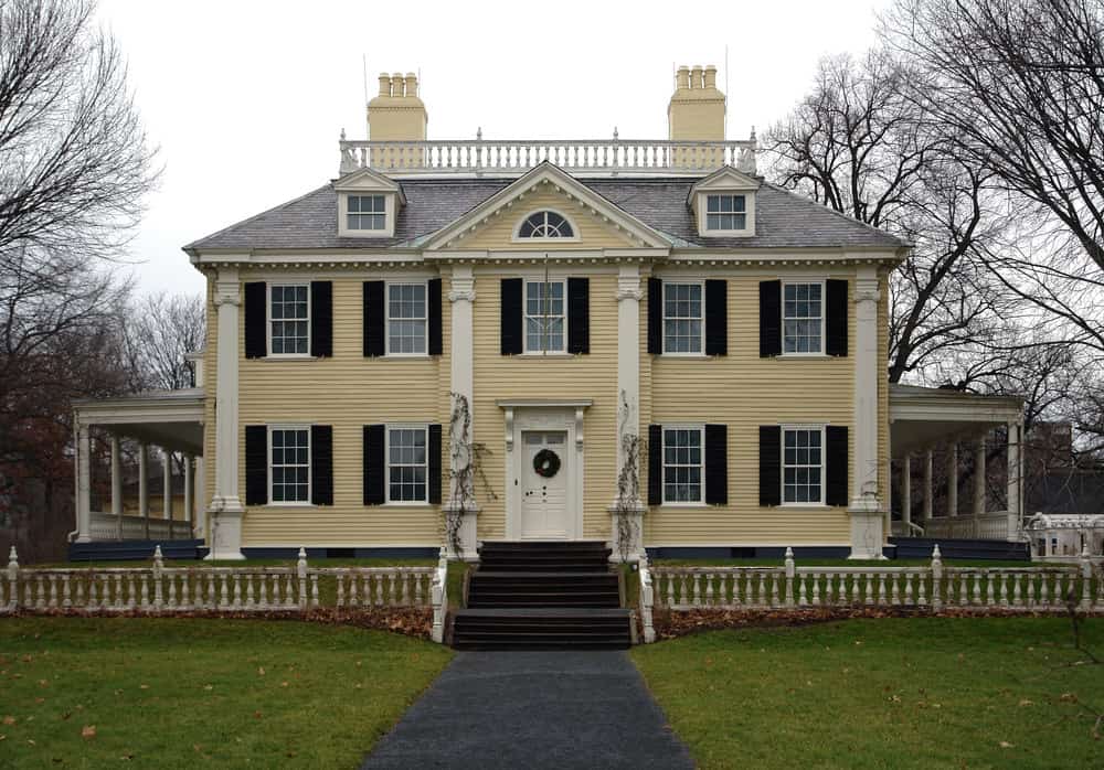 剑桥历史悠久的朗费罗住宅(美国马萨诸塞州)