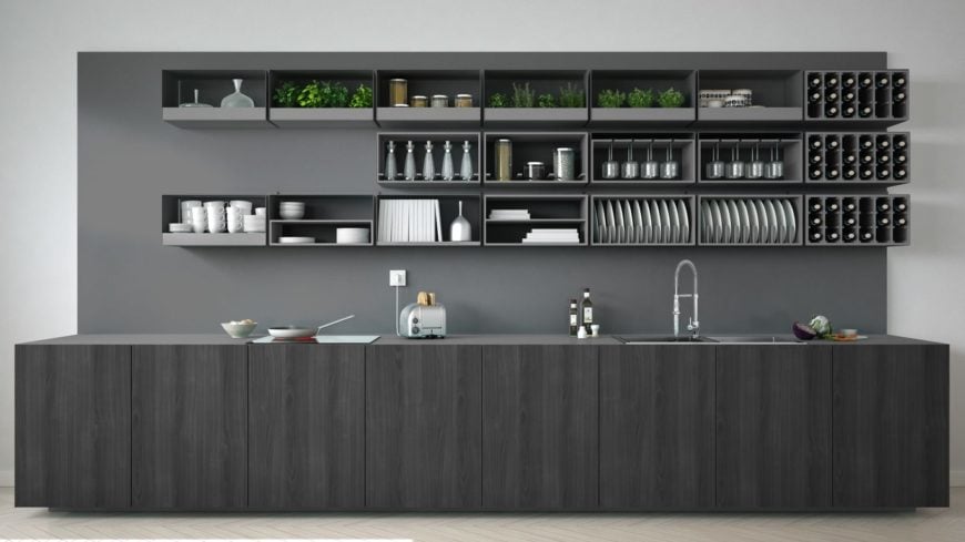 单墙厨房以灰色的墙壁为特色，与灰色的架子、灰色的厨房和水槽柜台相匹配。