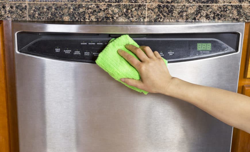 用环保不锈钢清洁剂清洁不锈钢洗碗机