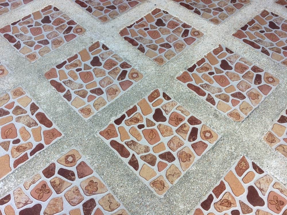 瓷砖地板与混凝土背景
