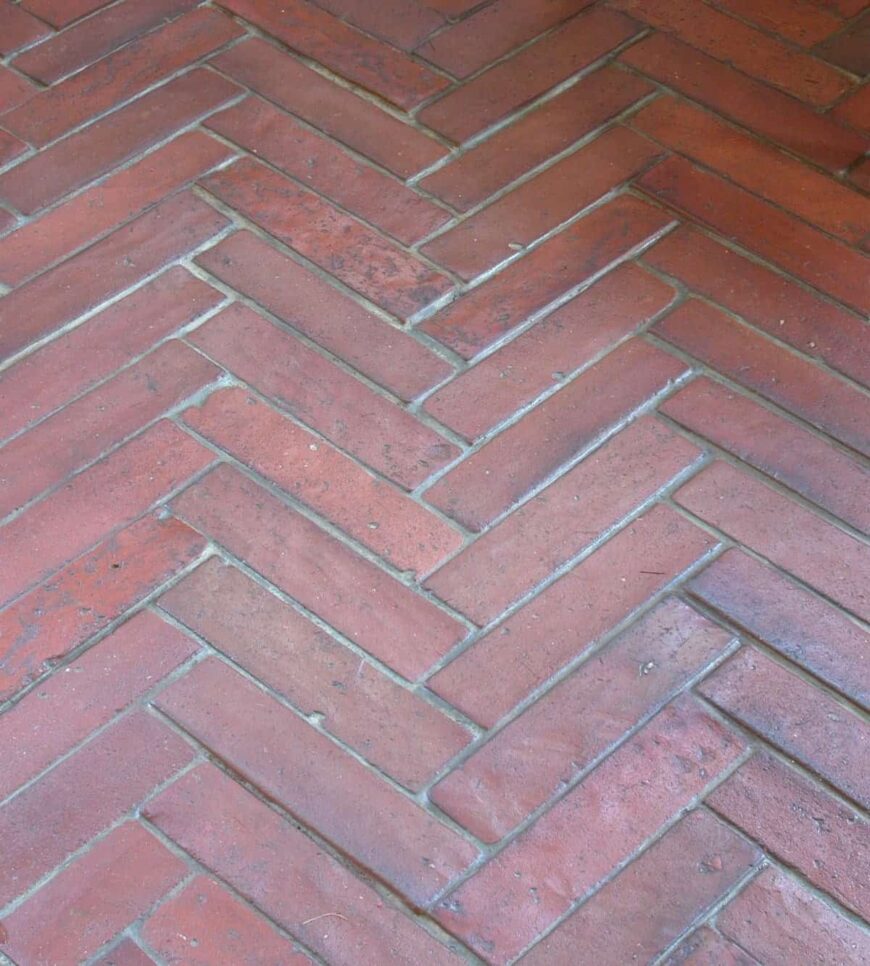 红色的陶瓦瓷砖地板,近距离看。