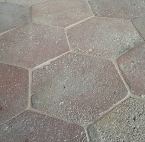 近距离观察这个六角terracotta瓷砖地板。
