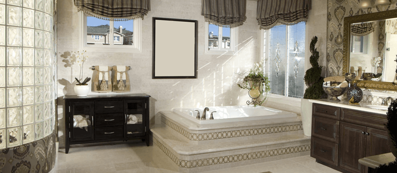 维多利亚式主浴室浴缸和一个可爱的设置,以及惊人的步入式淋浴房。房间里添加了两个水槽计数器。