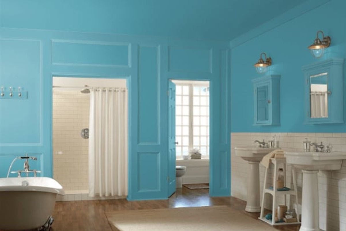 贝尔设计的蓝色浴室配色。