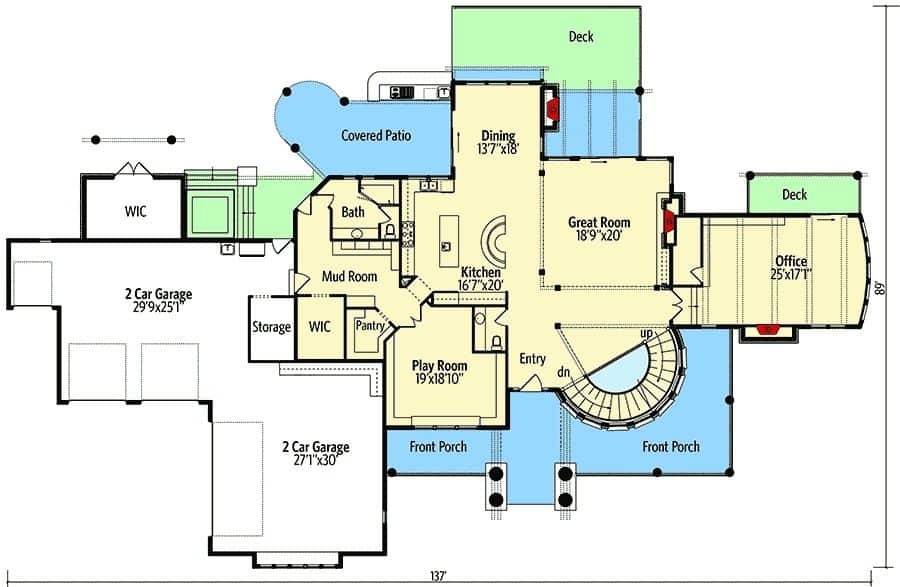 这是传统风格住宅的主要平面平面图，大部分空间用于车库和室外区域。主要的内部空间主要是大房间、办公室、餐厅和靠近门廊的游戏室。
