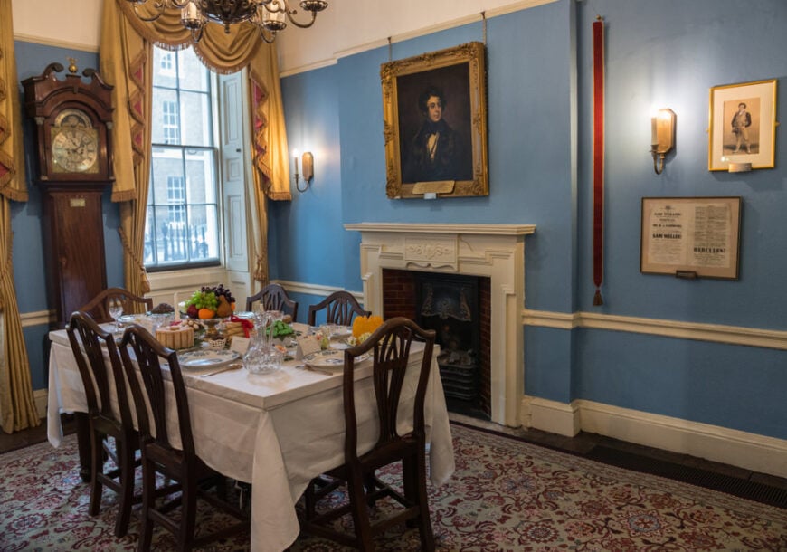 查尔斯·狄更斯博物馆。餐厅的乔治王朝风格的房子48道蒂街在霍尔本，伦敦自治镇卡姆登(英格兰，英国)。