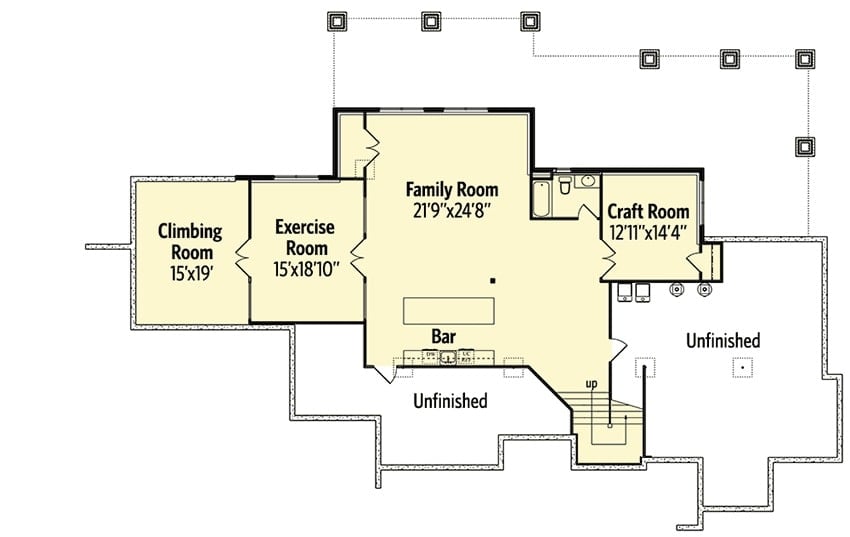 低层平面图有一个攀岩室，健身房，工艺室，和一个带酒吧的大家庭娱乐室。