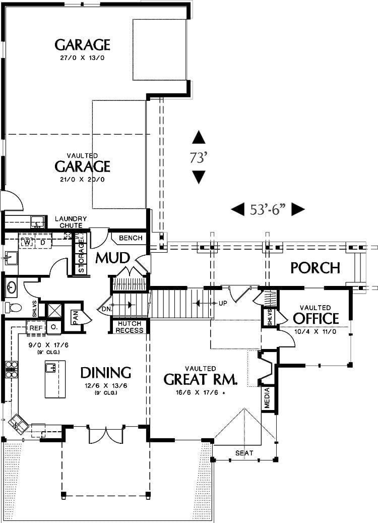 唐卡斯特(Doncaster)一栋两层四卧室住宅的主层平面图，带有一间拱形大房间、共享餐厅和厨房、办公室，以及一间通往3车位车库的储藏室。
