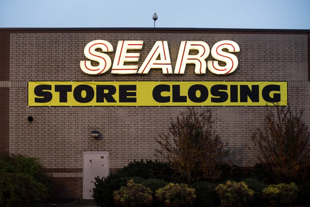 美国田纳西州查塔努加的西尔斯商店关闭标志。