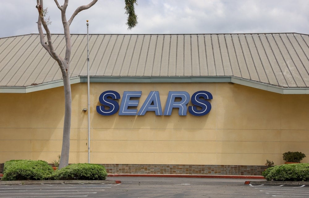 加州圣地亚哥一家店面的SEARS标志。