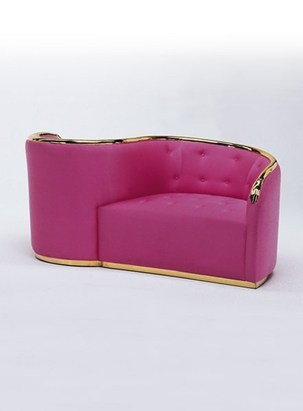 粉色沙发，大理椅子。