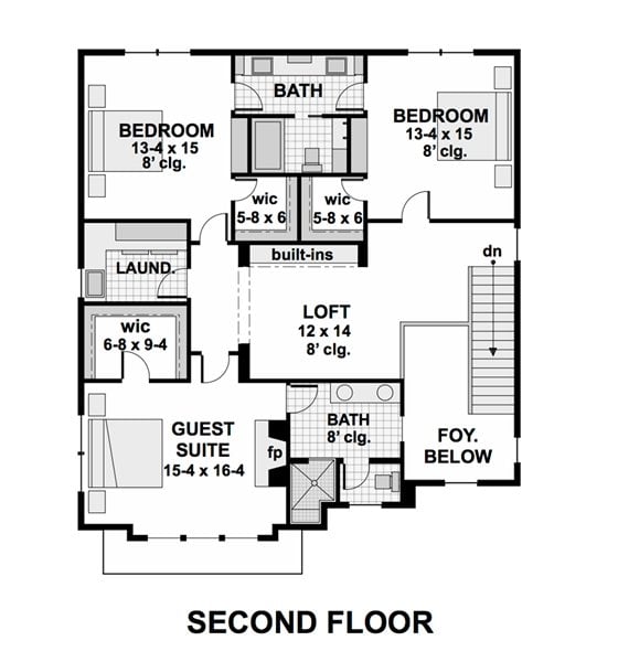 二层平面图有阁楼，洗衣房，客房，两间卧室共用杰克和吉尔浴室。
