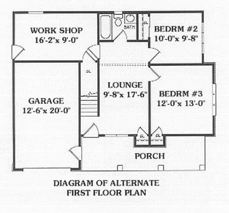 交替的一楼平面图与前廊，休息室，两间卧室，和一个带车间的车库。