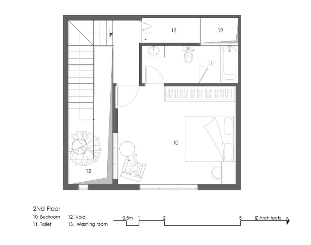 这是房子的二层平面图，展示了不同的部分，如浴室和卧室。