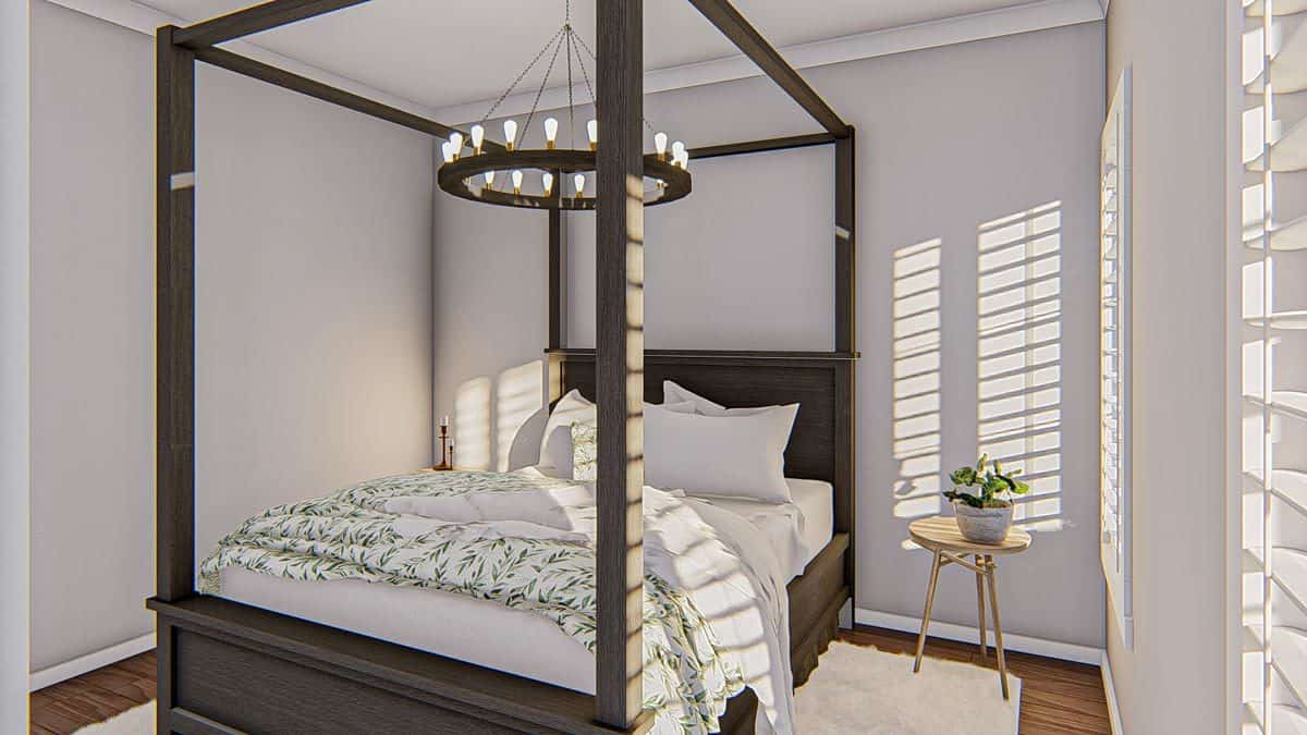 这个卧室提供白色装有百叶窗板的窗户,浅色的床头柜上,树冠床在一个圆形的吊灯。
