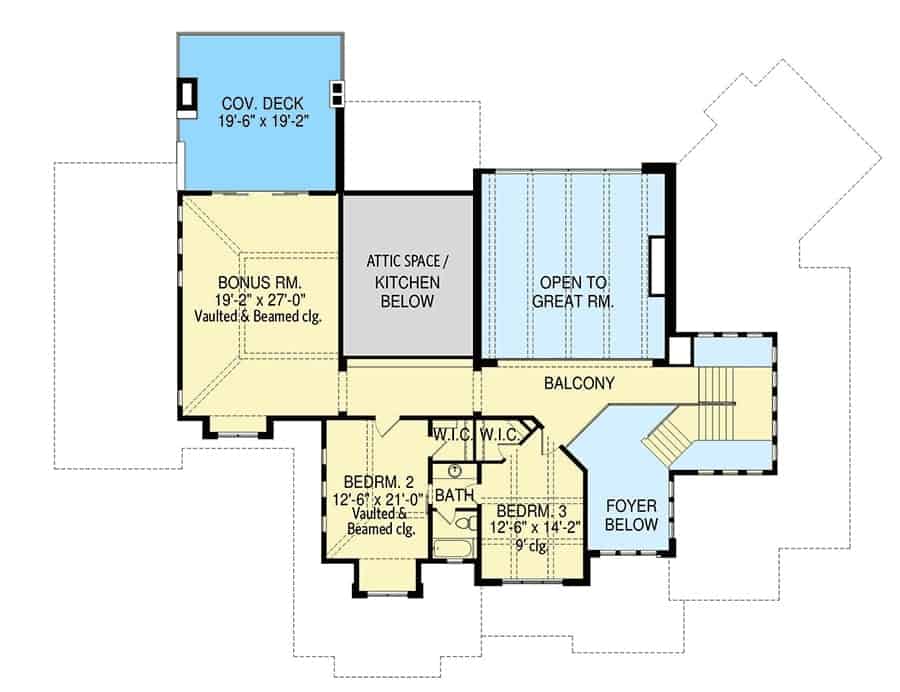 二层平面图有两间卧室和一个带私人甲板的大奖励房间。