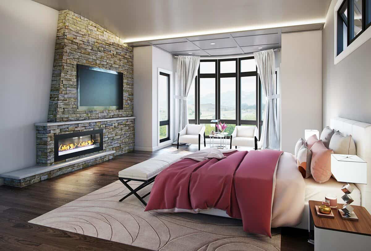 主卧室有白色软垫床，现代化的壁炉，明亮的休息区充满了光滑的扶手椅。