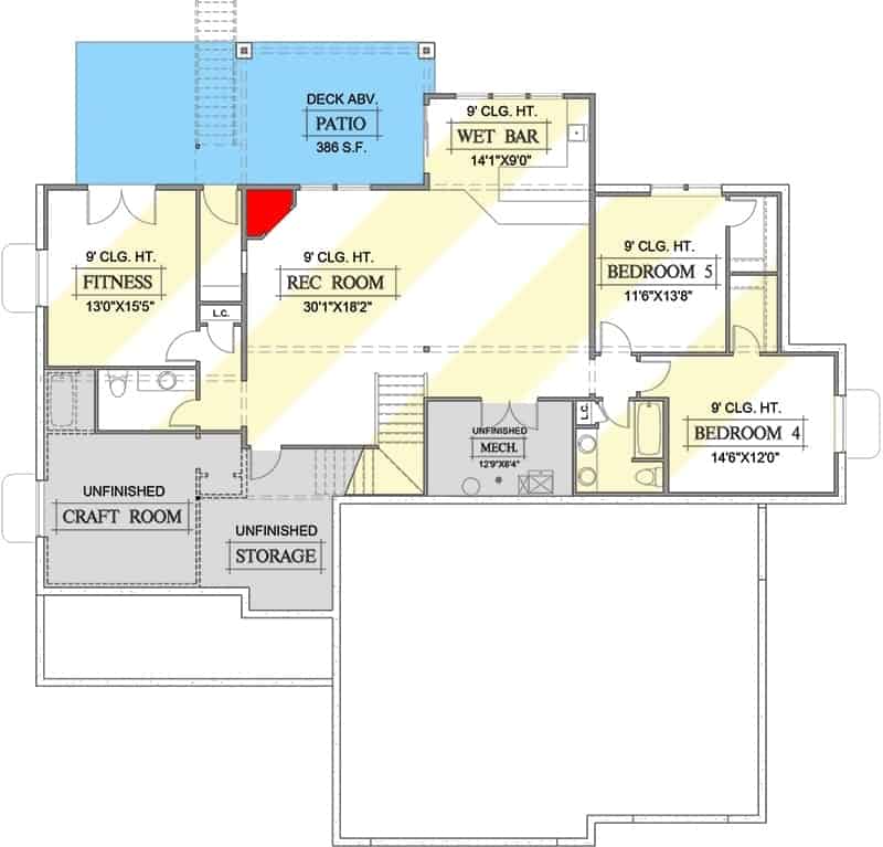 低层平面图有两间卧室，健身室和一间带湿酒吧的娱乐室。