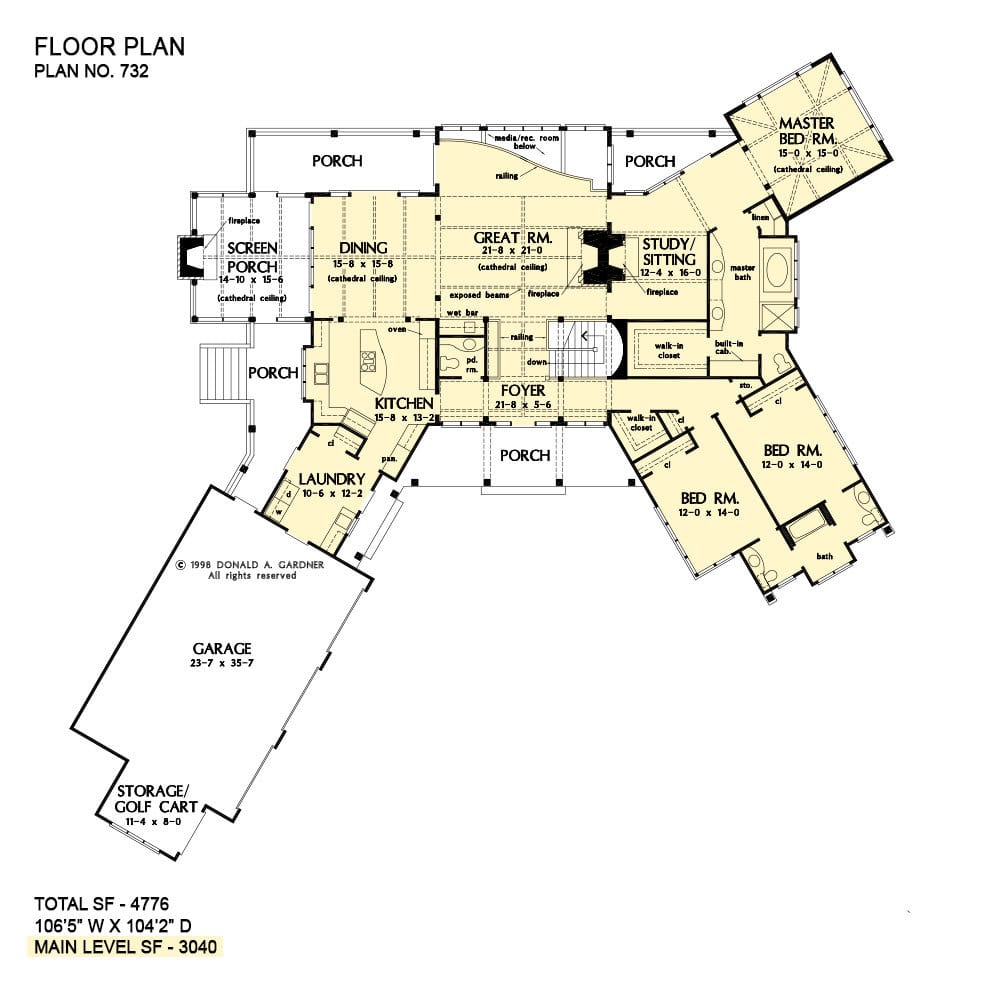 皇冠峡谷住宅的主层平面图，有5间卧室，两层乡村风格，设有门厅，大房间，厨房，用餐区，三间卧室，通往车库的洗衣房，以及大量的户外空间。
