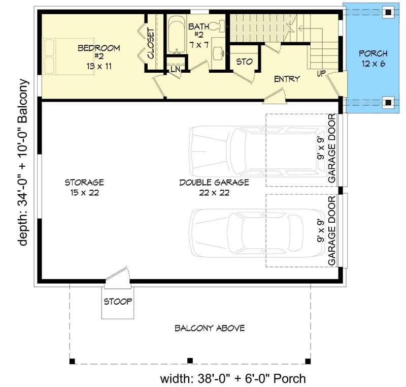 三层楼高的2卧室现代马车住宅的主要楼层平面图，带有双车库，门厅，卧室和完整的浴室。