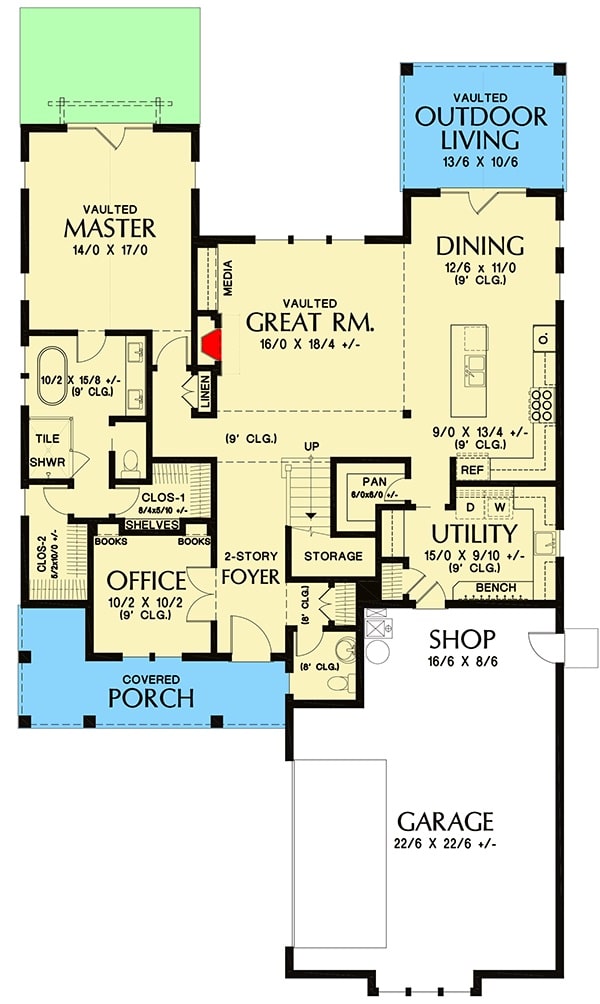 两层四卧室的山区住宅的主要平面平面图，带有入口门廊、门厅、大房间、延伸到室外客厅、厨房、主要套房、办公室和通往车库的杂物间的用餐区。