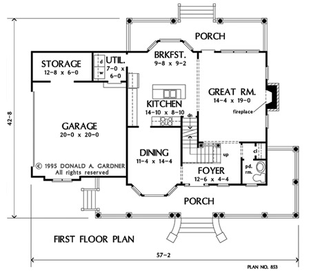 斯旺斯伯勒殖民时期住宅的主层平面图，带有前后门廊、门厅、大房间、带早餐角的厨房、正式餐厅和通往车库的杂物间。
