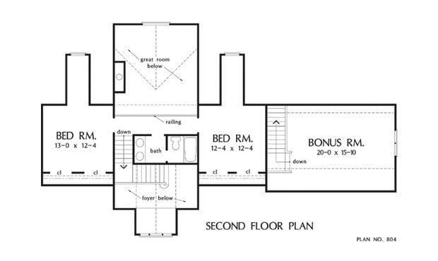 二层平面图有两间卧室，一间完整的浴室，车库上方还有一间额外的房间。