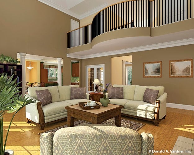 客厅与米色的沙发和一个木制的咖啡桌,坐在印刷面积地毯。