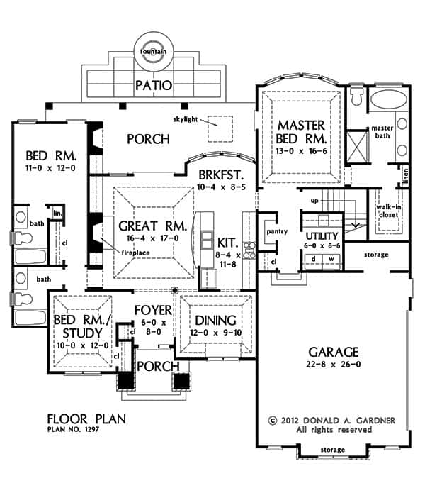 三卧室单层的主要层平面图Foxglove欧洲紧凑型住宅，前后门廊，门厅，大房间，带早餐角的厨房，正式餐厅，杂物间和三间卧室，包括主要套房和灵活的书房。