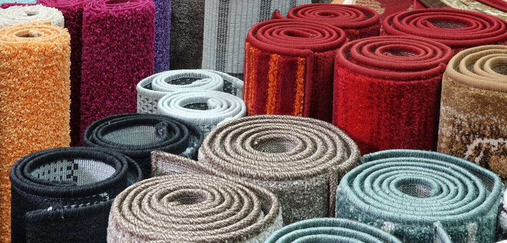 这是展示的各种彩色地毯。