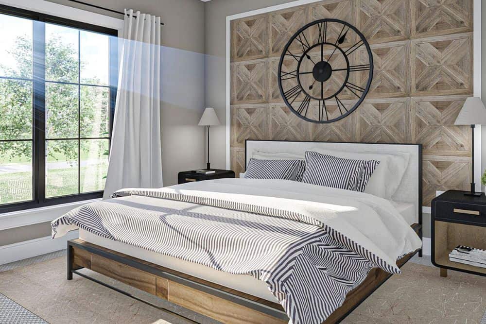 这间卧室里有一张舒适的木床和一面镶板的墙壁，墙上挂着一座大挂钟。