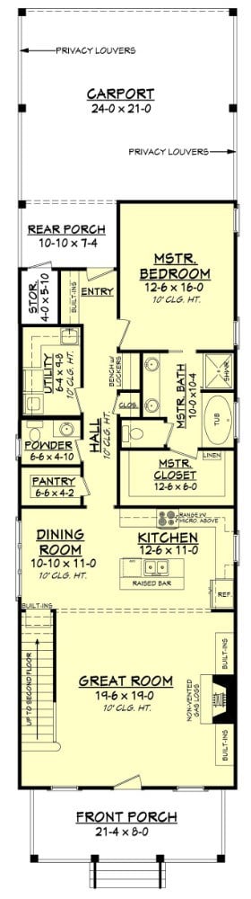 四卧室两层传统风格住宅的主要楼层平面图，设有大房间，厨房，用餐区，主要套房，公用设施和后车库。