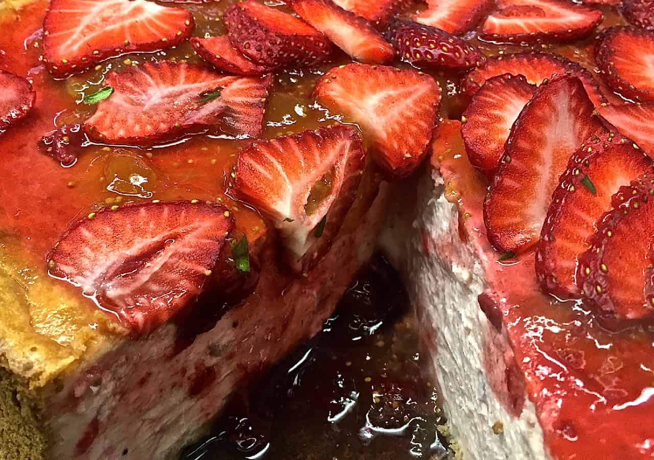 草莓潘趣酒碗蛋糕