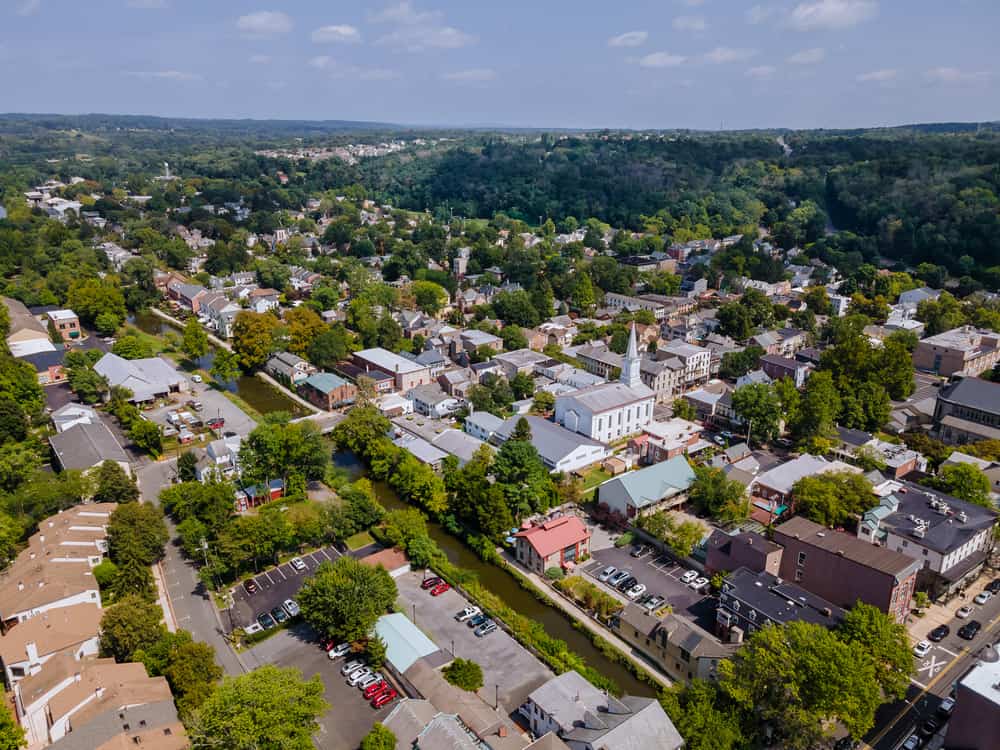 新泽西州兰伯特维尔市区的鸟瞰图。