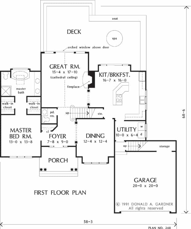 传统的三卧室两层巴克莱住宅的主要楼层平面图，有门厅，大房间，厨房，餐厅，主套房和通往车库的实用工具。