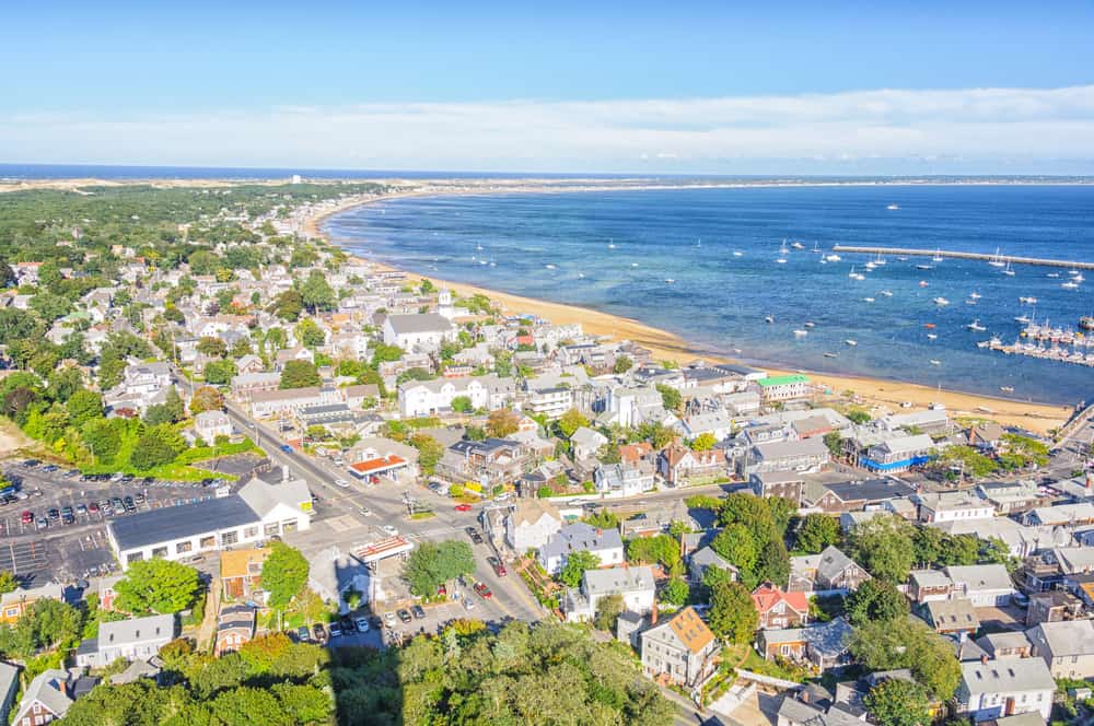 罗得岛州新港镇的鸟瞰图和海景。