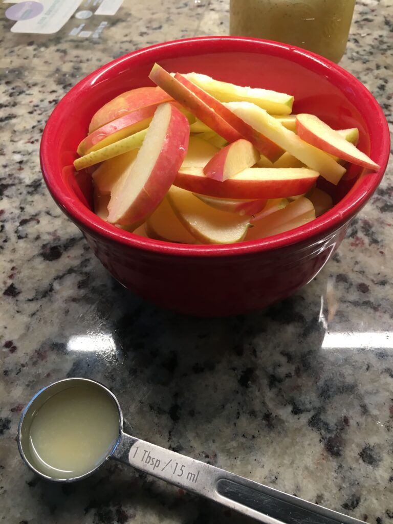 碗里的苹果切片