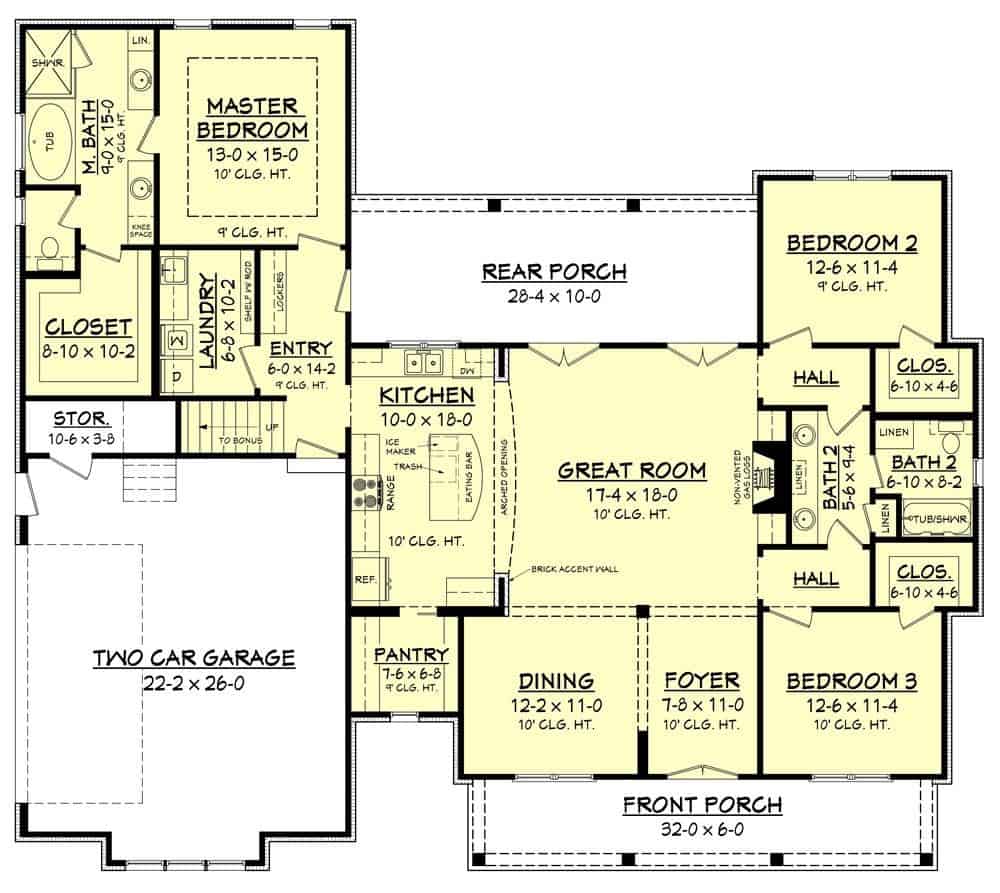 单层过渡3卧室农舍的主要楼层平面图，带有前后门廊，门厅，餐厅，大房间，厨房，洗衣房和通往车库的储藏室。