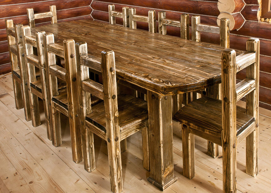 手工制作的木餐桌