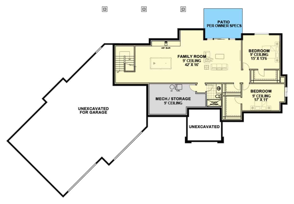低层平面图有两间卧室和一间带湿酒吧和露台的家庭娱乐室。