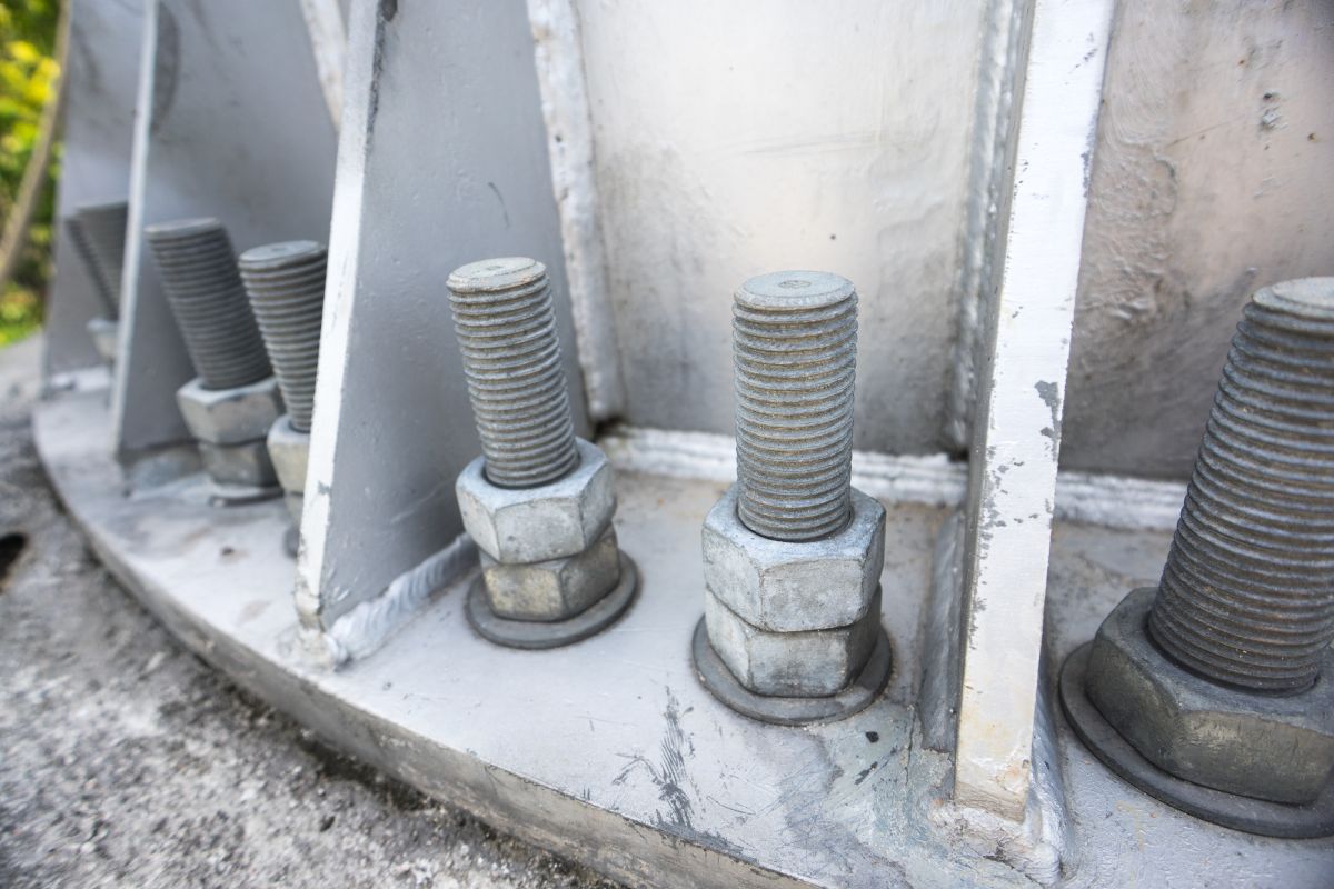 螺栓和螺钉采用锌涂层，以防止腐蚀。