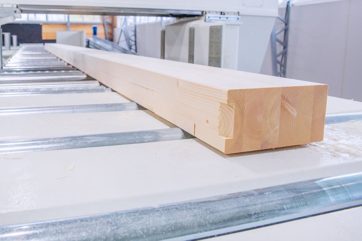 胶合板:粘在一起用来做胶合板的原木