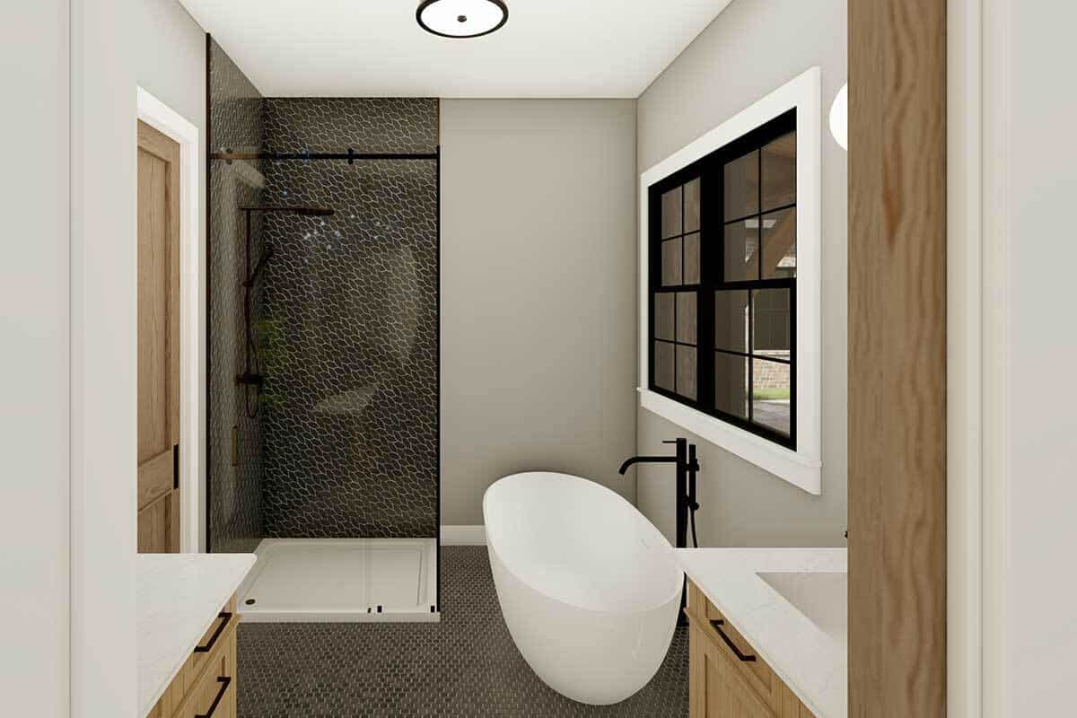 主浴室带一个独立浴缸和一个玻璃板封闭的步入式淋浴间。