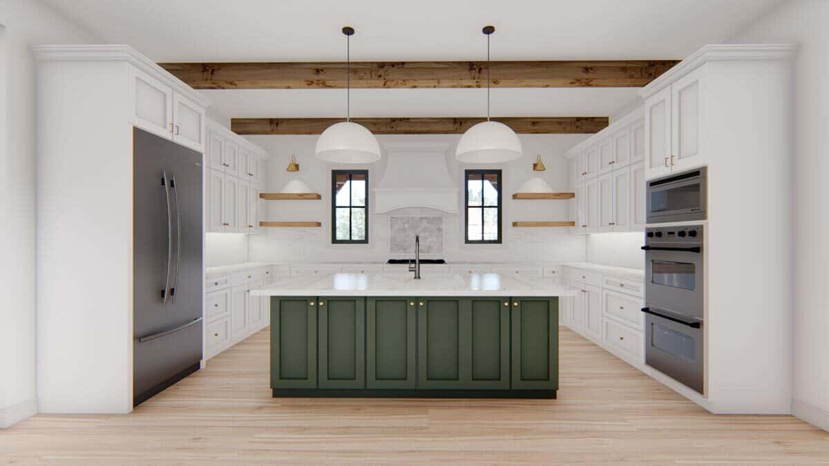 厨房功能向天花板和深绿色的岛屿,在白色的橱柜。
